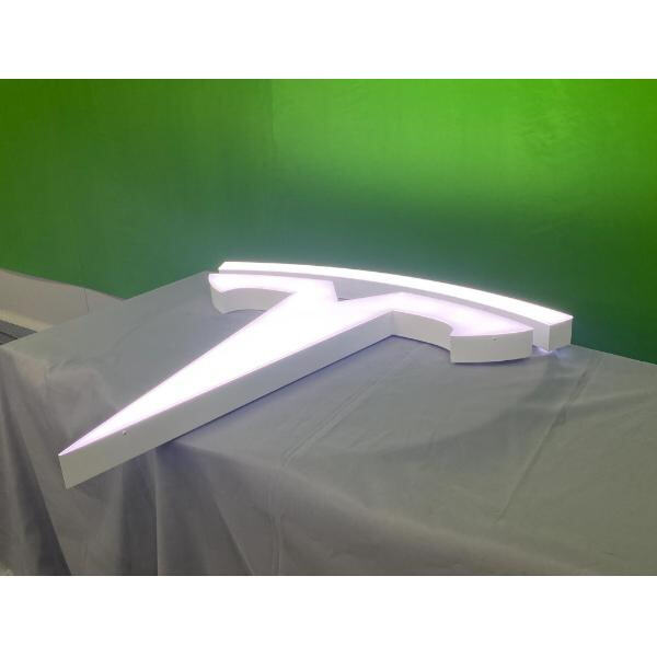 Impress your customers with personalized 3D signage solutions