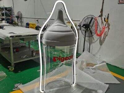 Giant Cosmetic Bottle Props: Perfectly Replicating High-Gloss & Transparent Textures.