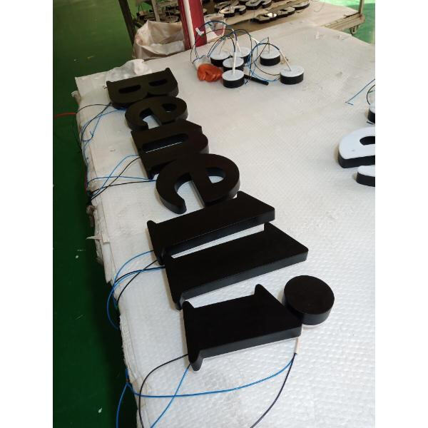 Rehaussez l'image de votre marque avec des boîtes lumineuses à effet miroir modernes