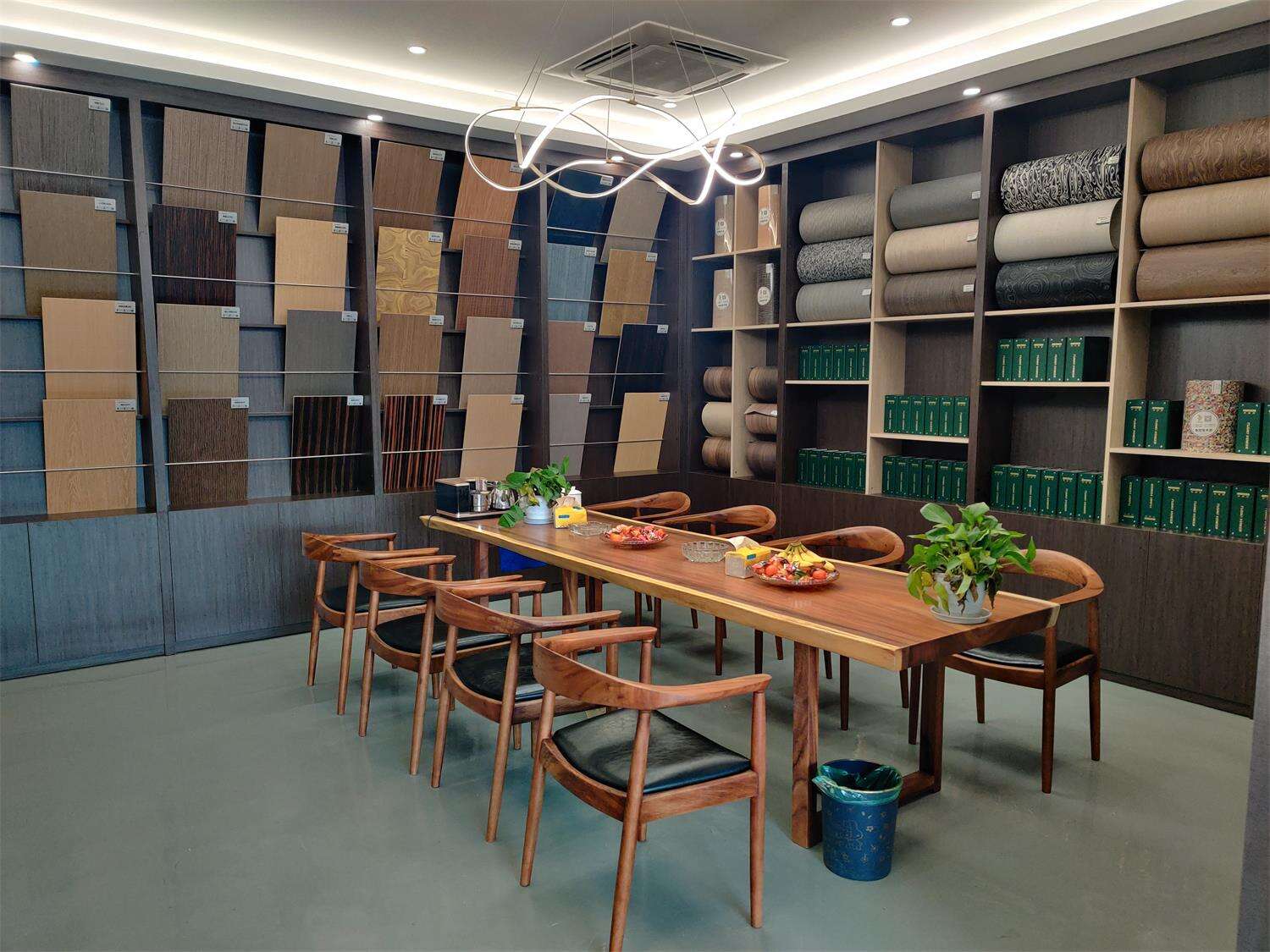 New Design Engineered Wood Veneer Table Veneer Flooring Furniture Natural Material Boat Decking Guitar factory