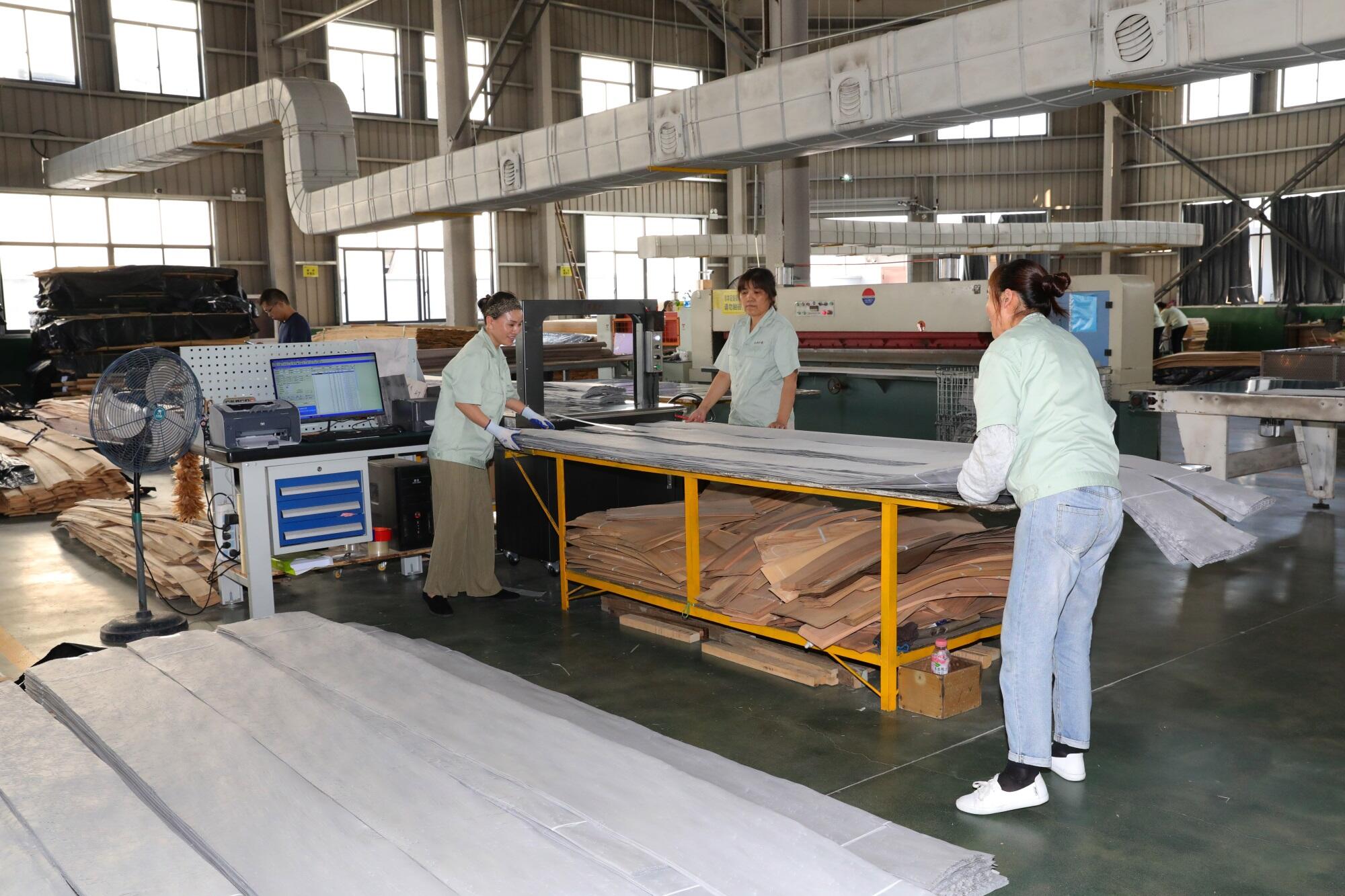 Vunir Factory Direct Natural Dyed Veneer for Home and Hotel Decoration factory