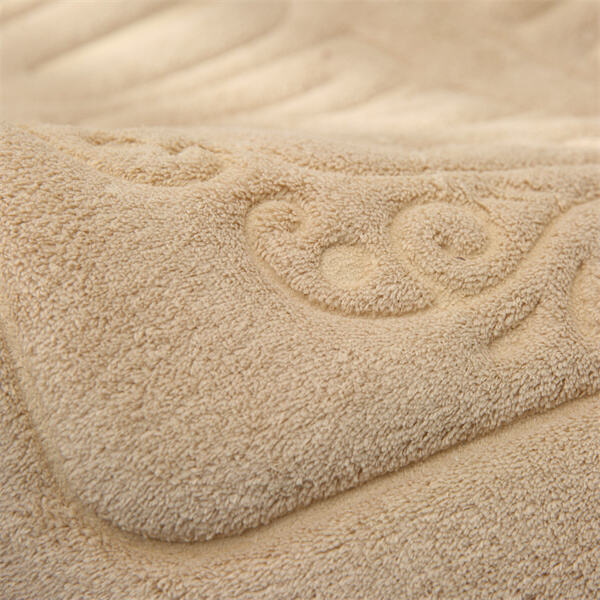 Say Goodbye to Cold Feet with Plush Bathroom Rugs
