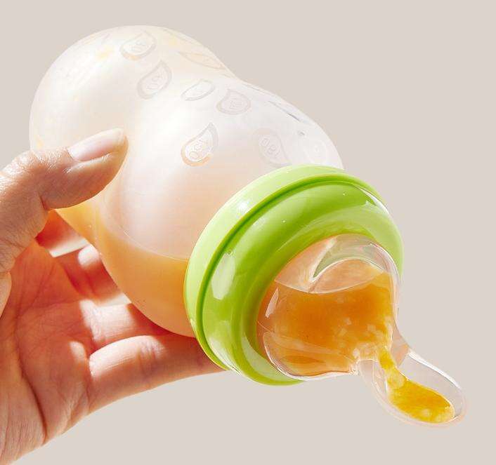 Wholesale Free Sample BPA Free Baby Silicone Squeezing Feeder Bottle with Spoon Food Feeder Bottle for Kids supplier