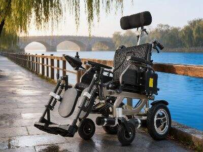 Sisätiloissa käytettävä sähköpyörätuoli, jota tilataan jatkuvasti hoitokodeihin