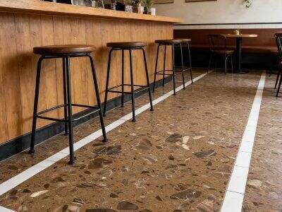 Sida dabaqa Terrazzo uu u buuxiyo shuruudaha cimri dhererka ee meelaha gaadiidka badan