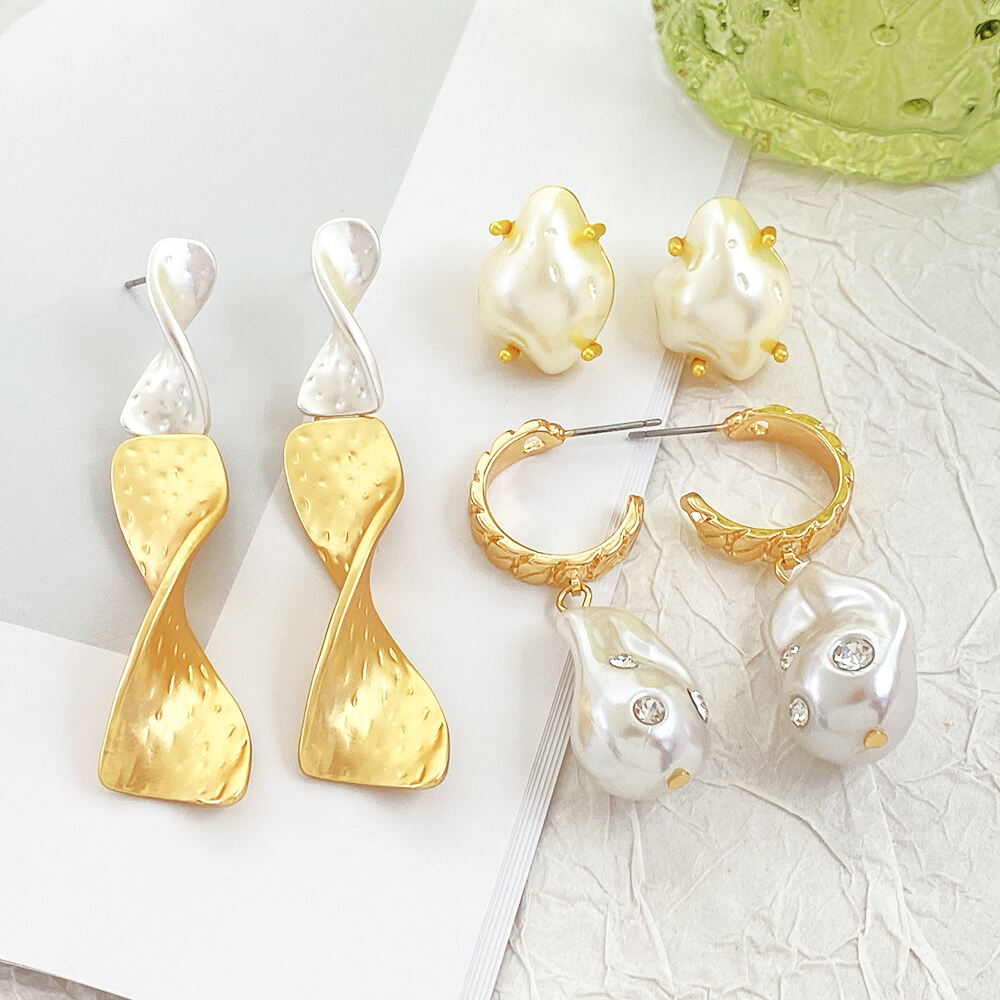 Wholesale Custom Design Geometric Classic Alloy Golden Women Earring for Diamond Gold and Silver Plating manufacture