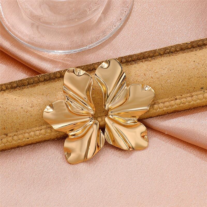 product the new trend in 2025 irregular alloy flower petals gold plated luxury designer jewelry and fashionable earrings for women-2