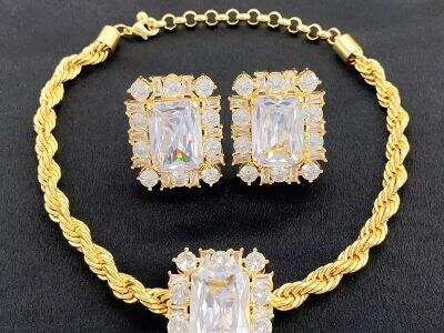 Como expor um colar choker de contas para maior impacto no varejo