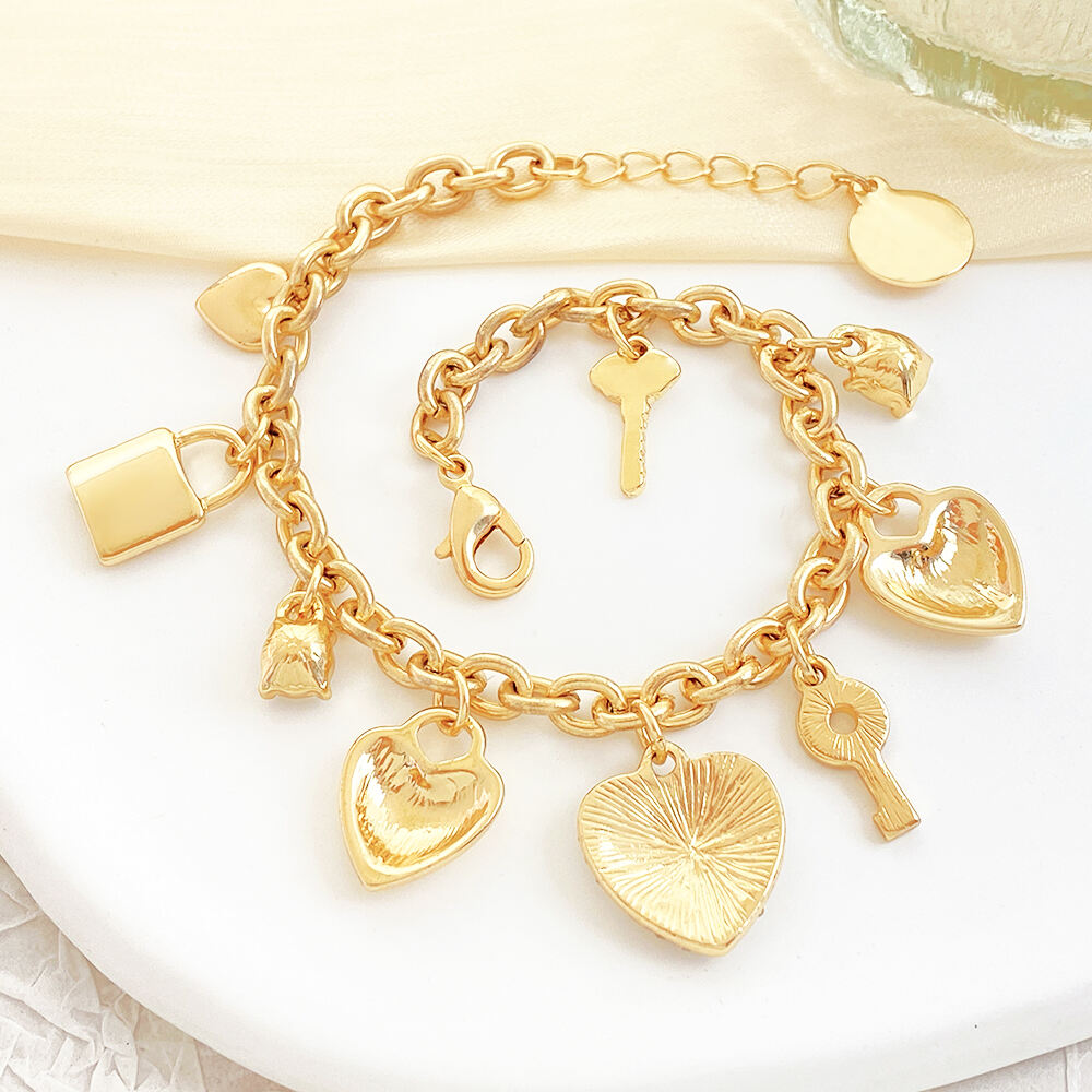 Designer Jewelry Famous Brands Fashion Heart Open Charm Bracelet Set Key and Lock Heart Bracelet for Women Diamond Bangle supplier