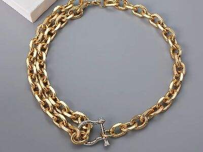 O Estilo Único e Artístico de um Colar Lenço com Contas