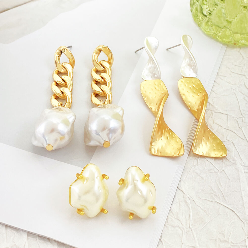 Wholesale Custom Design Geometric Classic Alloy Golden Women Earring for Diamond Gold and Silver Plating factory