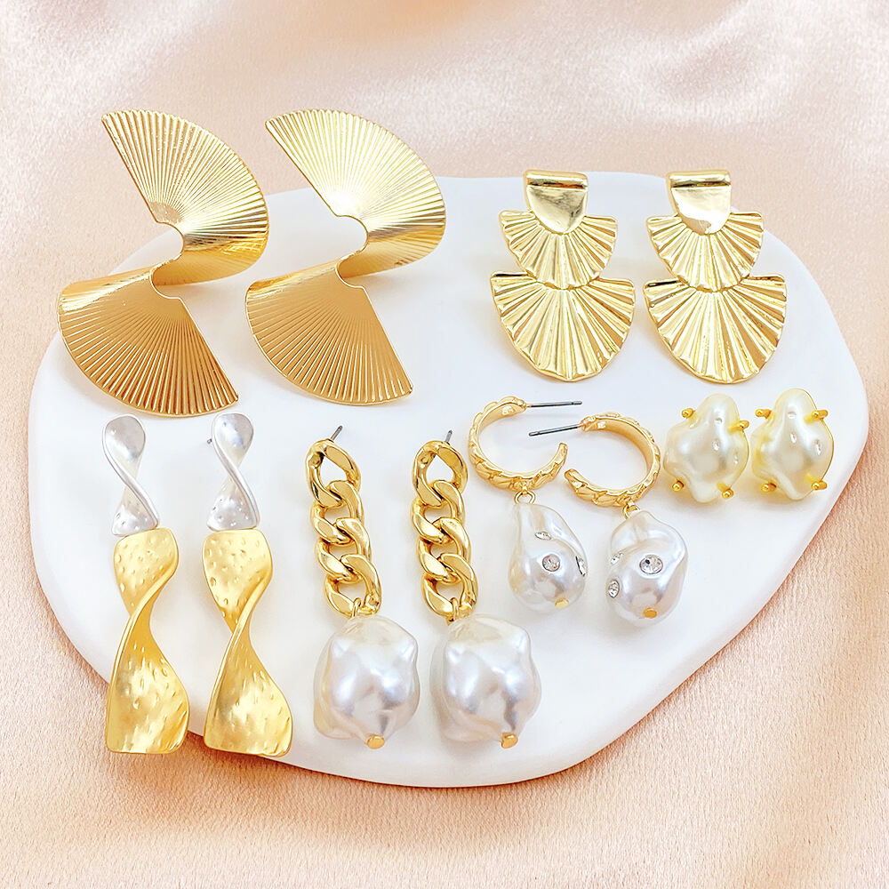 Wholesale Custom Design Geometric Classic Alloy Golden Women Earring for Diamond Gold and Silver Plating supplier