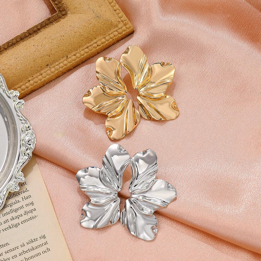 product the new trend in 2025 irregular alloy flower petals gold plated luxury designer jewelry and fashionable earrings for women-4