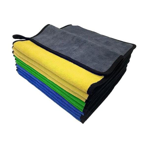 Lint-free and scratch-free microfiber cloths for professional detailing
