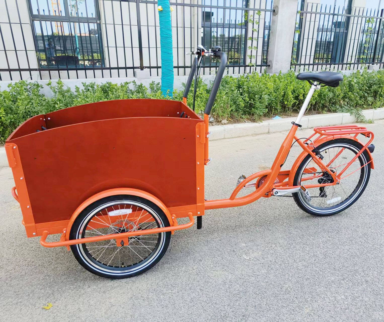 sustainable lithium battery 24inch cargo e-bikes long seat cargo bike electric family cargo bike child seat manufacture