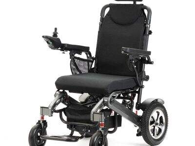 What are the innovative design features of foldable electric lightweight wheelchairs designed for elderly users?