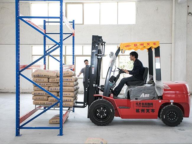 PALLET DE ACERO GALVANIZADO EN FÁBRICA DE CARTÓN