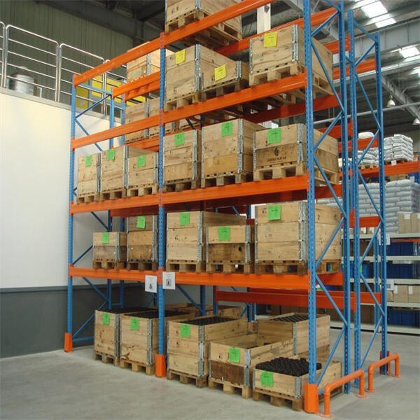 Ua kom cov khoom tsim tau thiab kev nyab xeeb nrog cov neeg ua haujlwm pallet racking