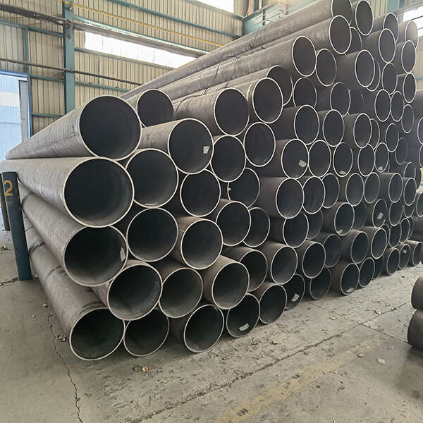 Common uses and advantages of Q235 carbon steel pipe in construction and infrastructure projects.