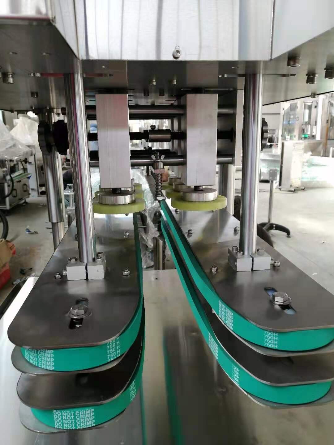 Automatic Linear Six Wheel Sealing Bottle Sprayer Capping Machine factory