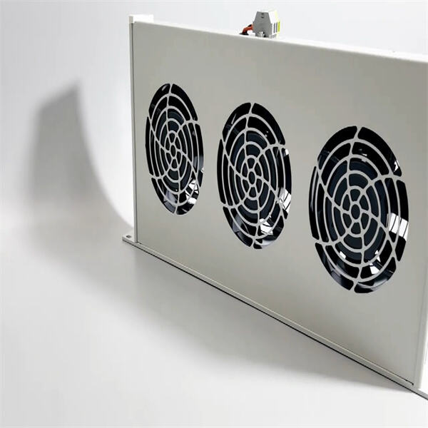 Easy installation and maintenance of a fan filter