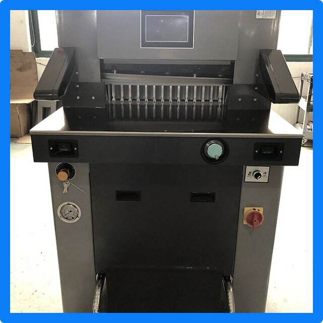 The Advantages of a Hydraulic Paper Guillotine