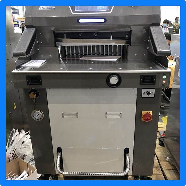 Essential tool for graphic designers and crafters