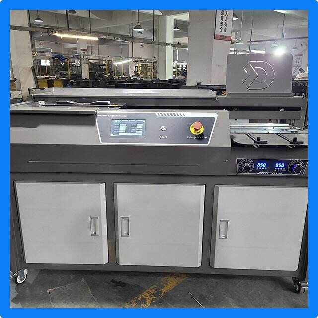 Easy-to-use machine for seamless bookbinding