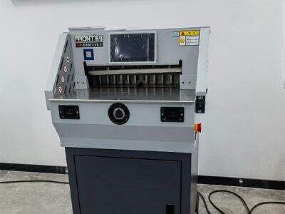Cómo los sistemas hidráulicos mejoran la precisión en las cortadoras industriales de papel tipo guillotina
