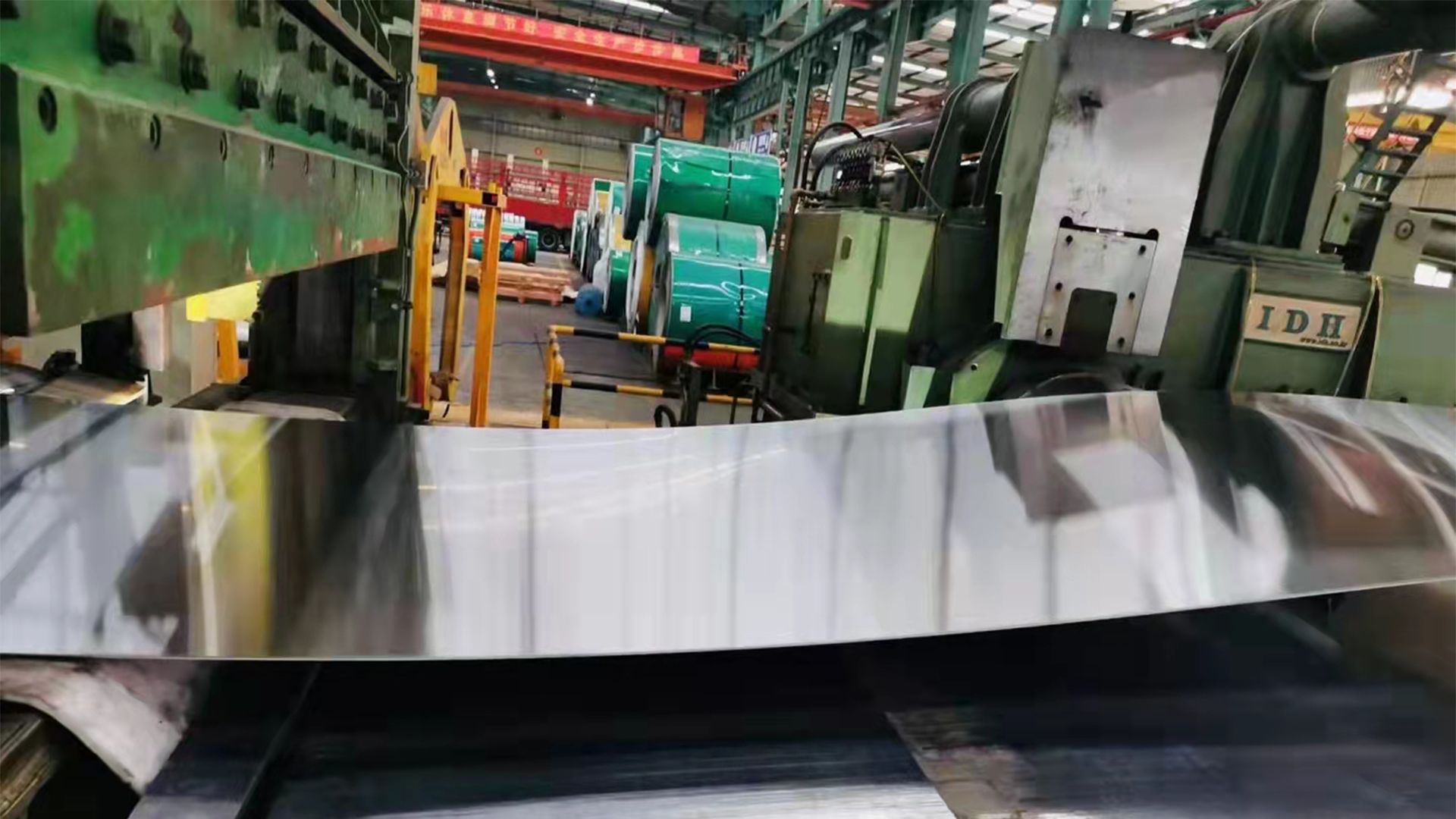 Stainless steel sheet flattening
