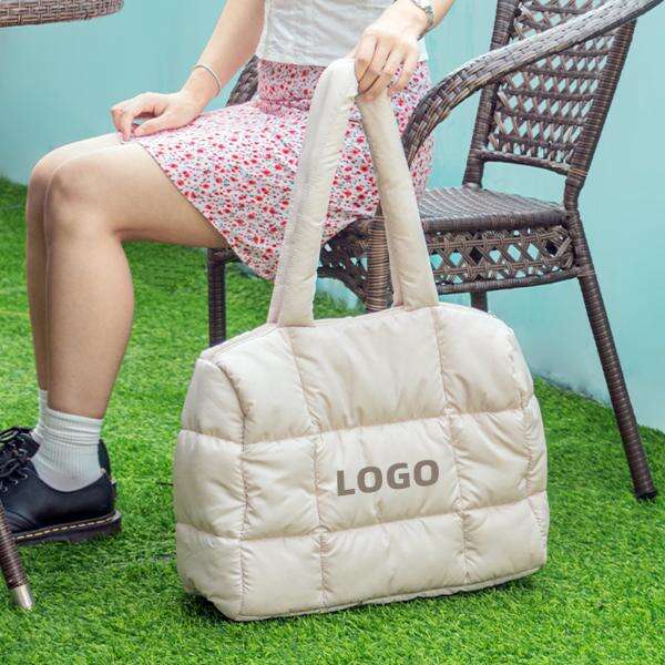 How to choose the right custom tote bags for your brand?