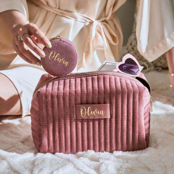 Trendy waterproof cosmetic bags for makeup artists