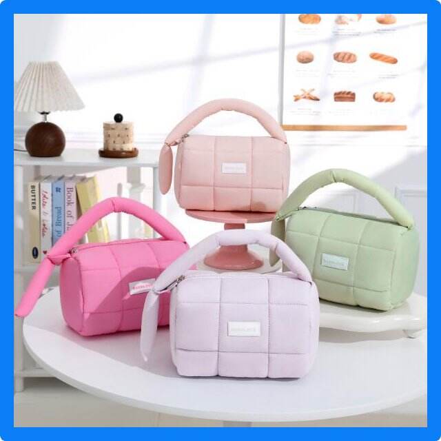 Trendy travel makeup organiser bags for retail businesses