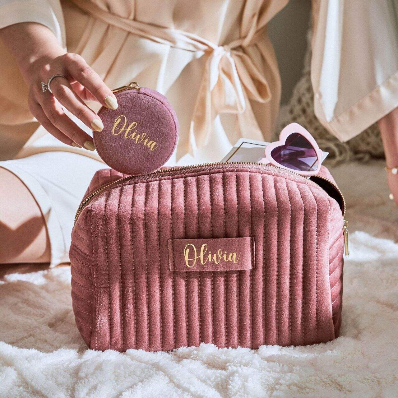 How to Choose the Best Quilted Cosmetic Bags for Your Business