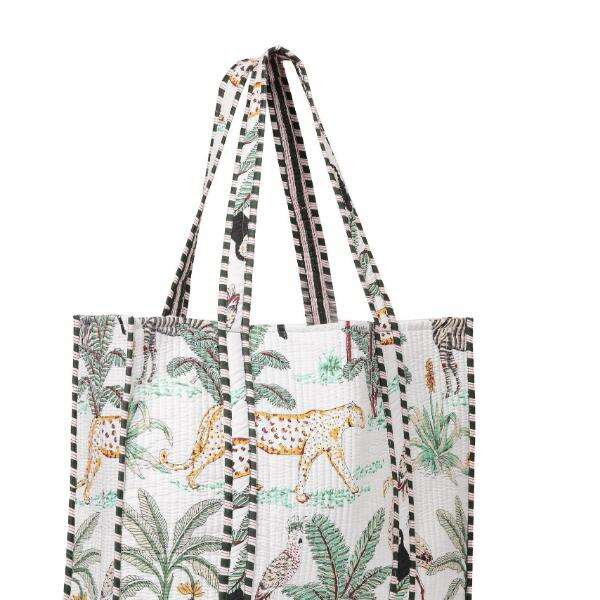 Durable and stylish canvas bags with zippers for wholesale purchase