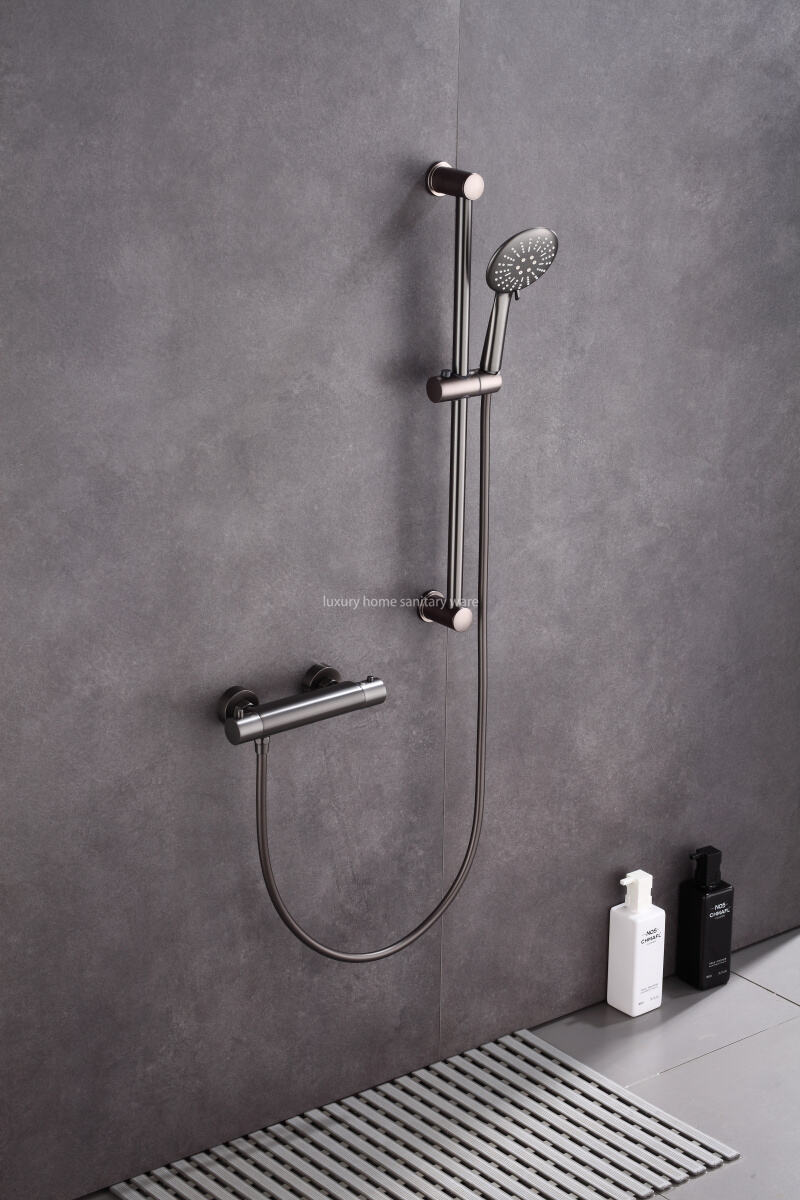 Round Overhead Rain Hand-held Riser Shower Set Black Constant Temperature Shower Mixer Set Shower System manufacture