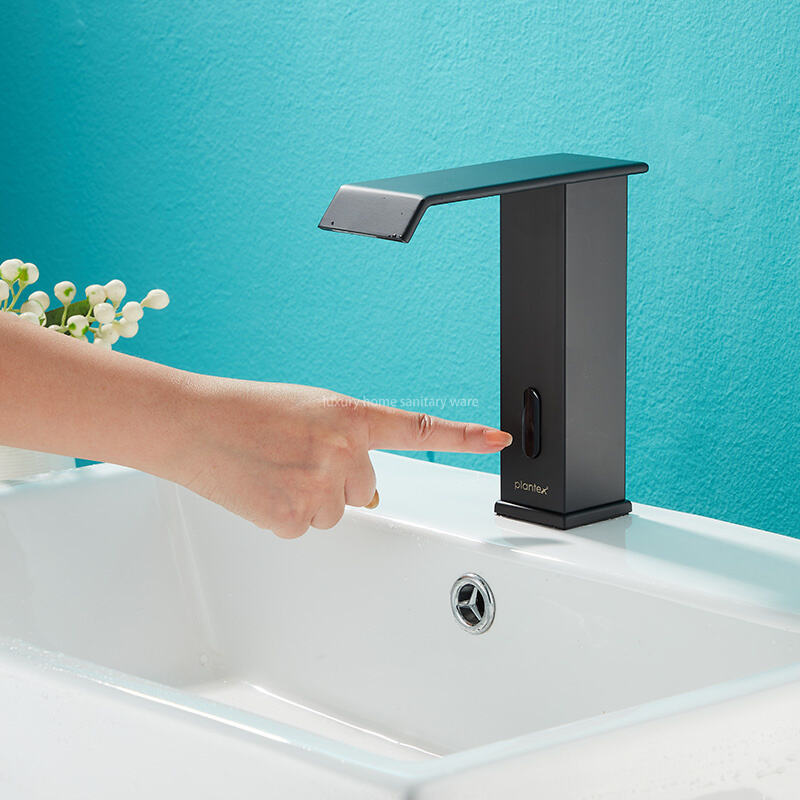 Hot-selling Modern Luxury Single Lever Nozzle Faucet Induction Quartet Short-black Non-touch Induction Faucet factory