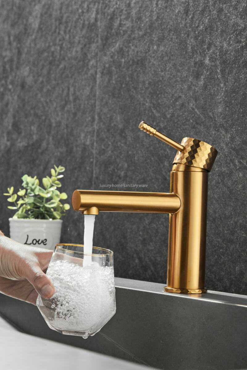 Hot Luxury Home New Bathroom Bidet Faucet Basin Short Straight Mouth-carved Handle-brushed Gold supplier
