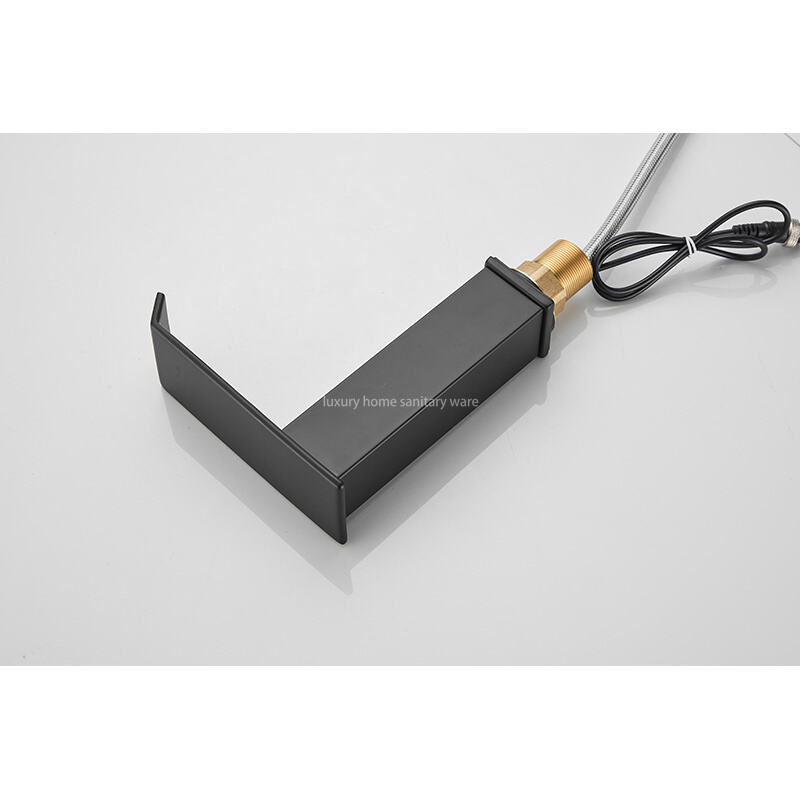 Hot-selling Modern Luxury Single Lever Nozzle Faucet Induction Quartet Short-black Non-touch Induction Faucet factory