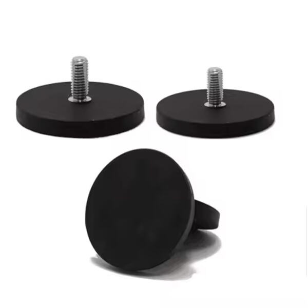 Simplify your daily commute with a convenient magnetic phone mount for easy access.