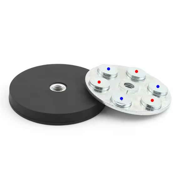 Use the magnetic clip for your keys, ID badge, and more.