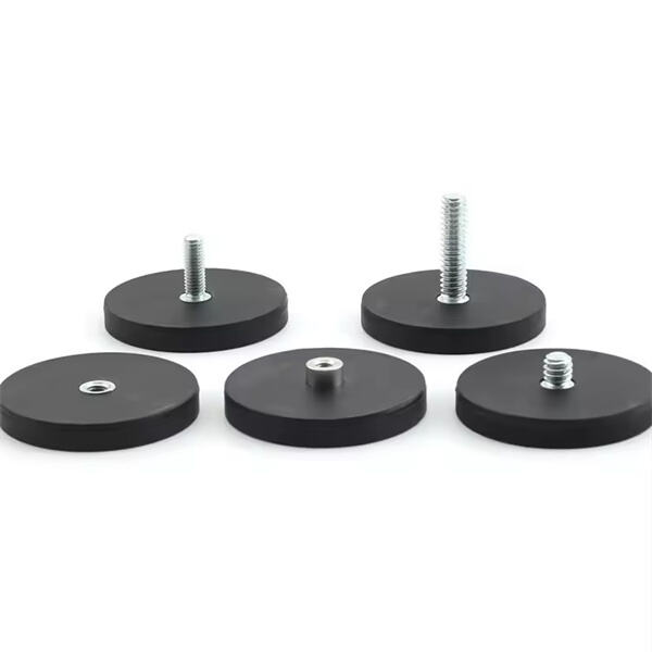 The rubber coating protects the magnet from rust and corrosion, making it suitable for outdoor use.
