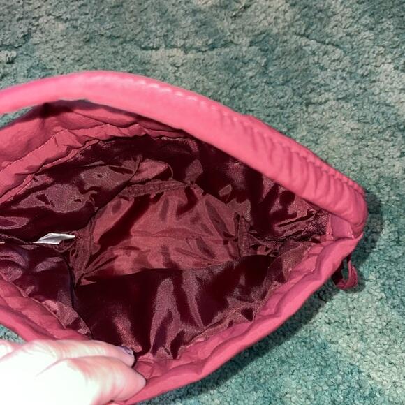 Custom logo Professional Bright Cherry Red Pouch Velvet Cosmetic Makeup Bag Handbag Velvet Drawstring Bag details