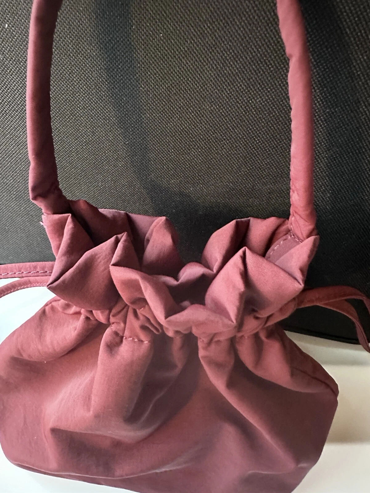 Custom logo Professional Bright Cherry Red Pouch Velvet Cosmetic Makeup Bag Handbag Velvet Drawstring Bag supplier