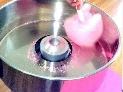 How cotton candy machines became popular worldwide?