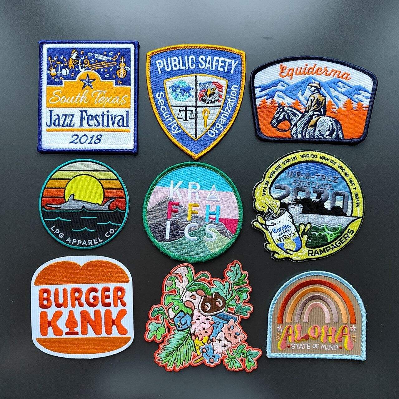 أضف لمسة شخصية إلى مجموعة غطاء رأسك مع قبعات وشارات الشاحنة المخصصة!