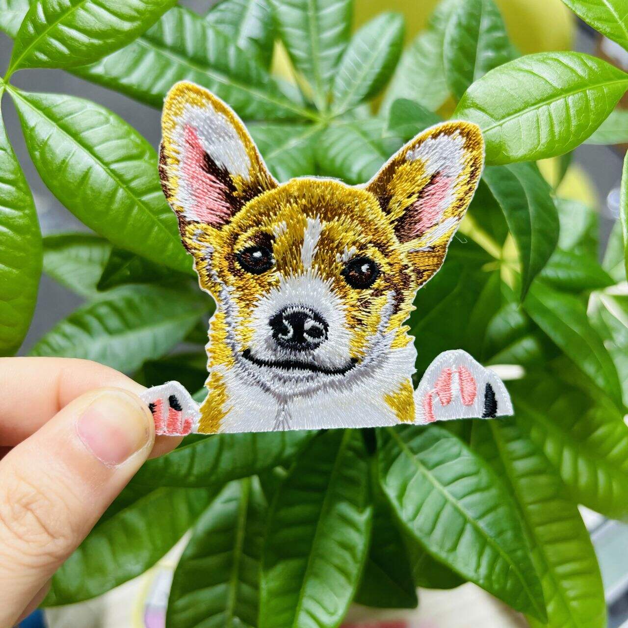 Passe deine Kleidung mit bestickten Patches an