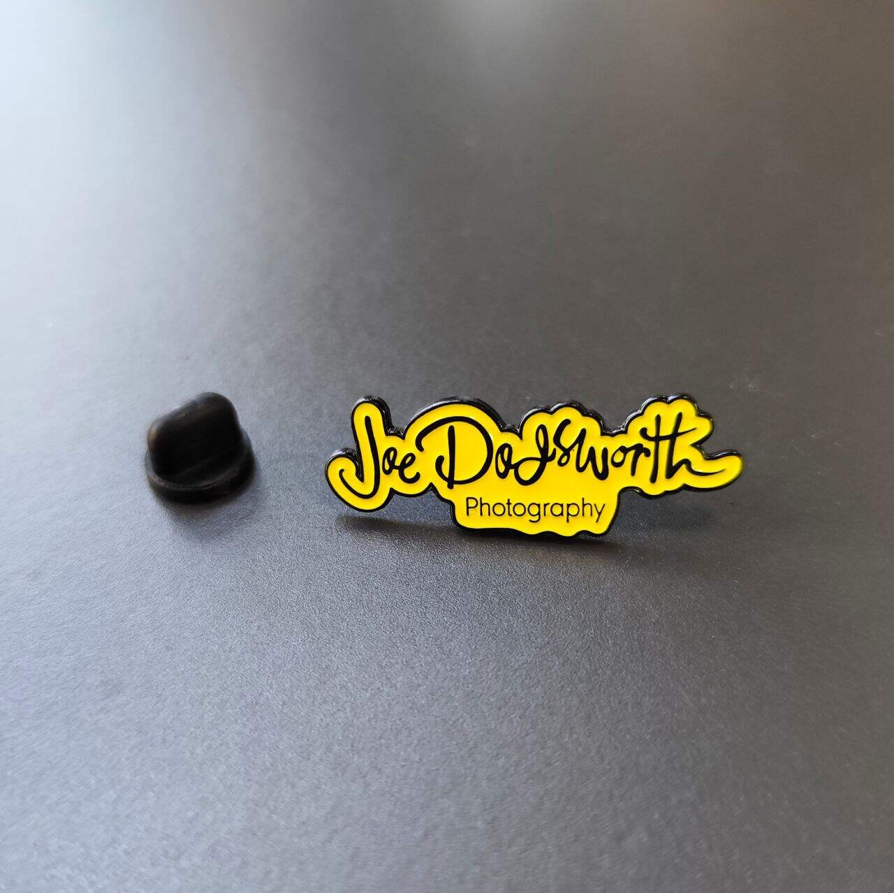Enamel Pins Sedang Mewabah di Dunia Fashion!