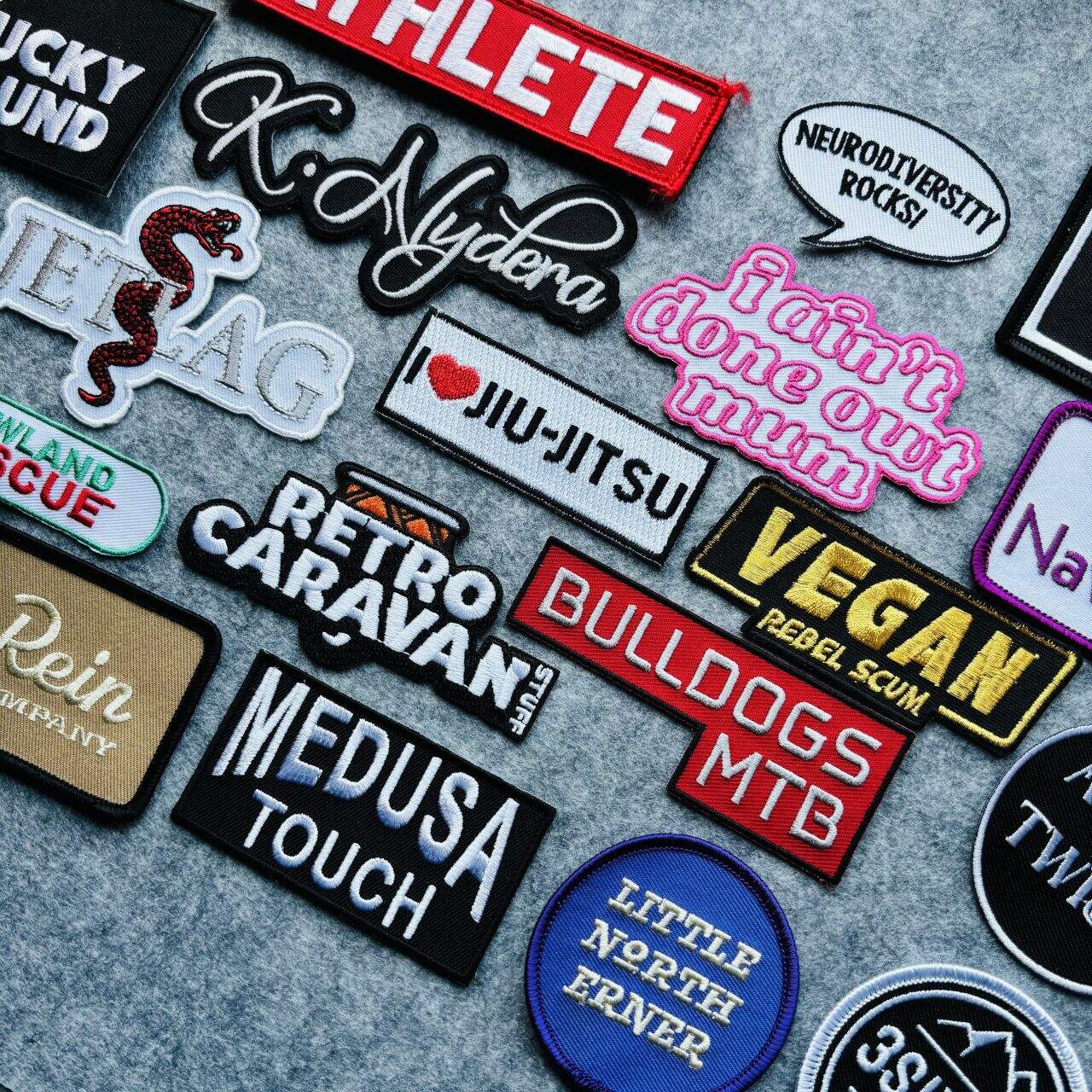 Verbessere Dein Aussehen mit diesen trendigen bestickten Patches für Mützen