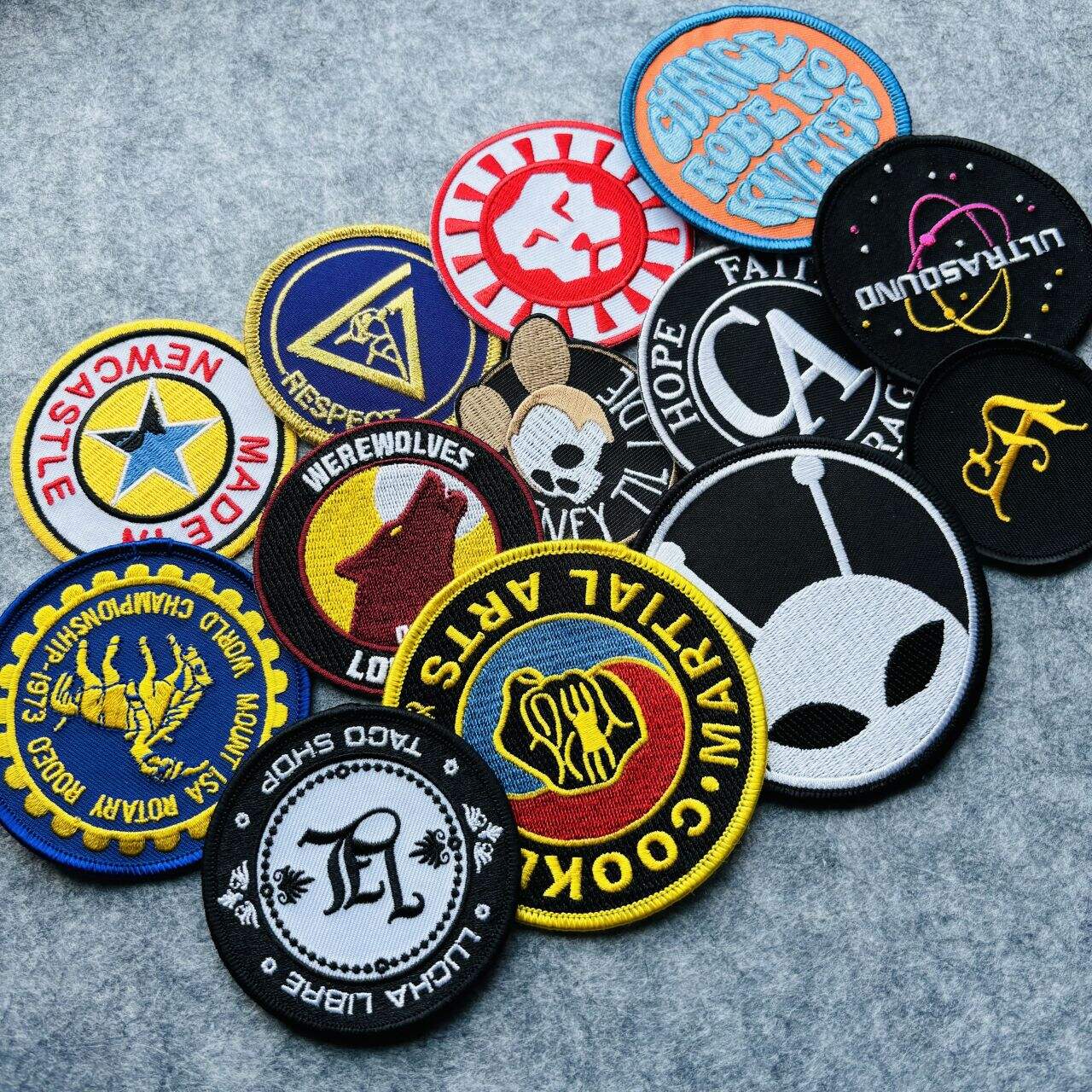 Personalisiere Deine Mützensammlung mit bestickten Patches